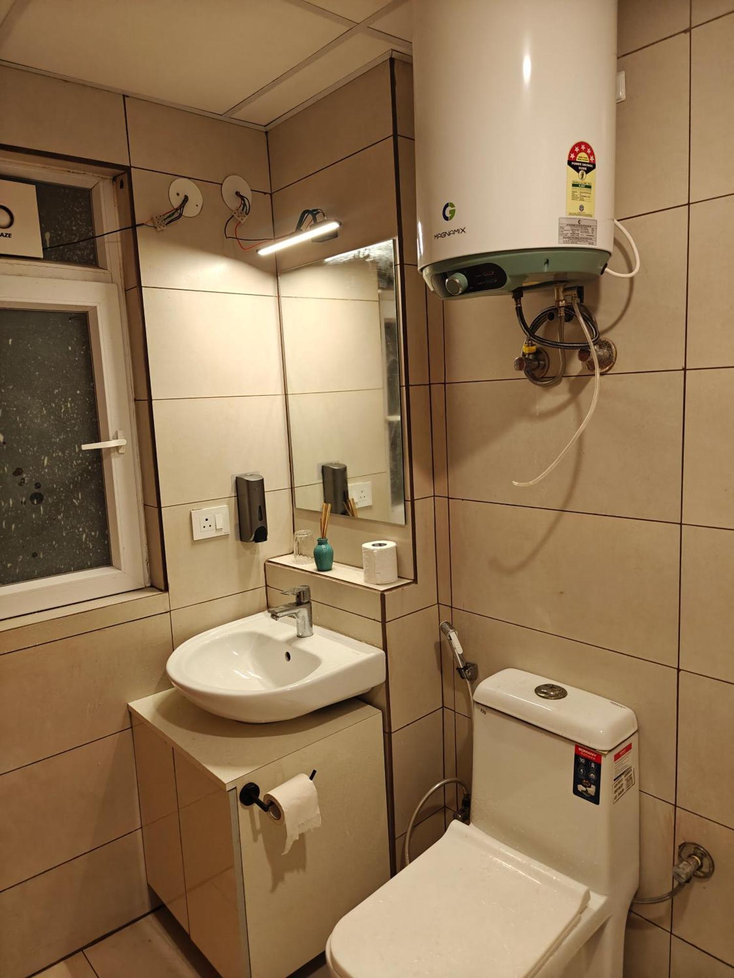 Signature 2Bhk Staycation Greater Noida Bagian luar foto