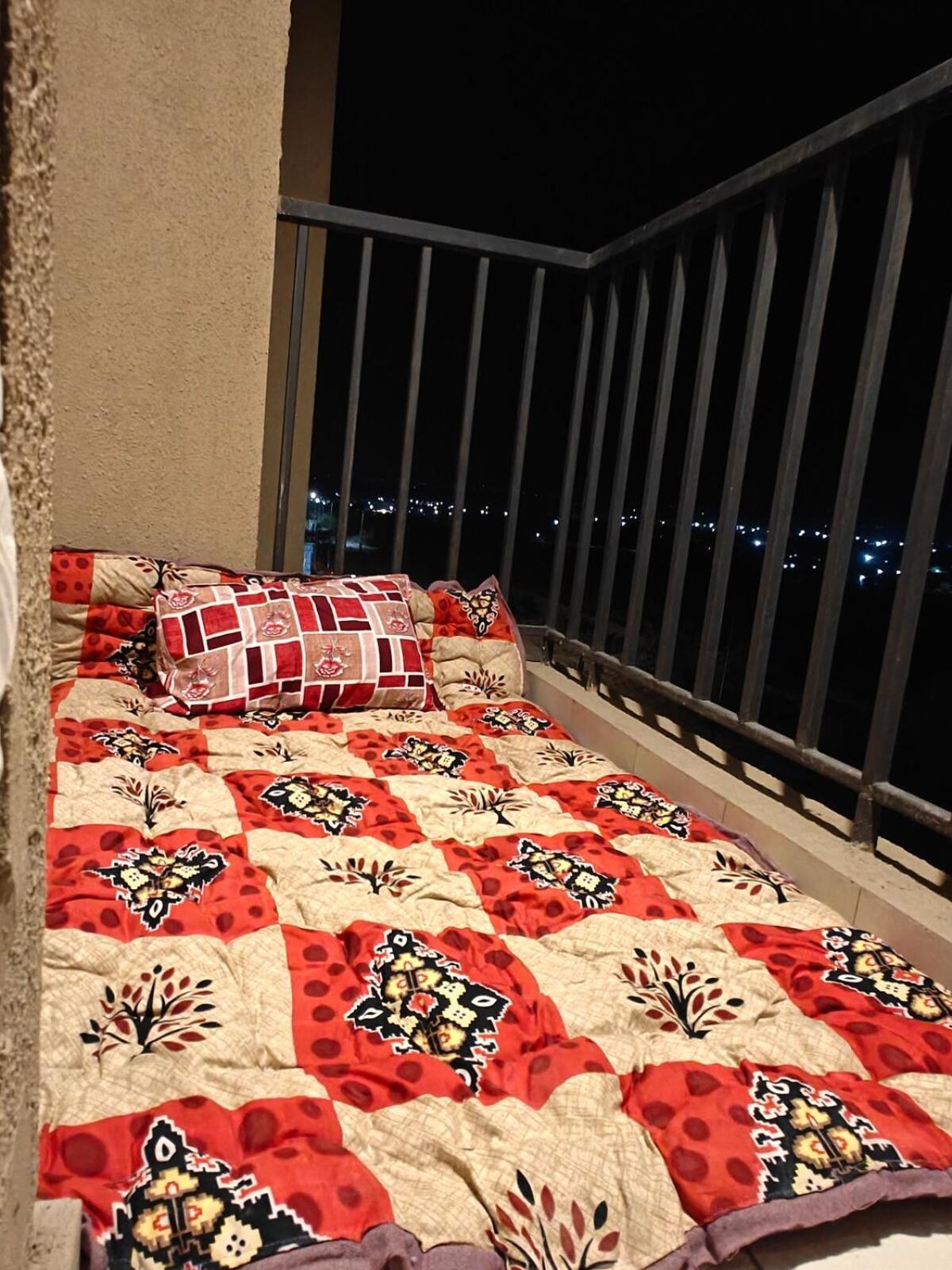 Signature 2Bhk Staycation Greater Noida Bagian luar foto