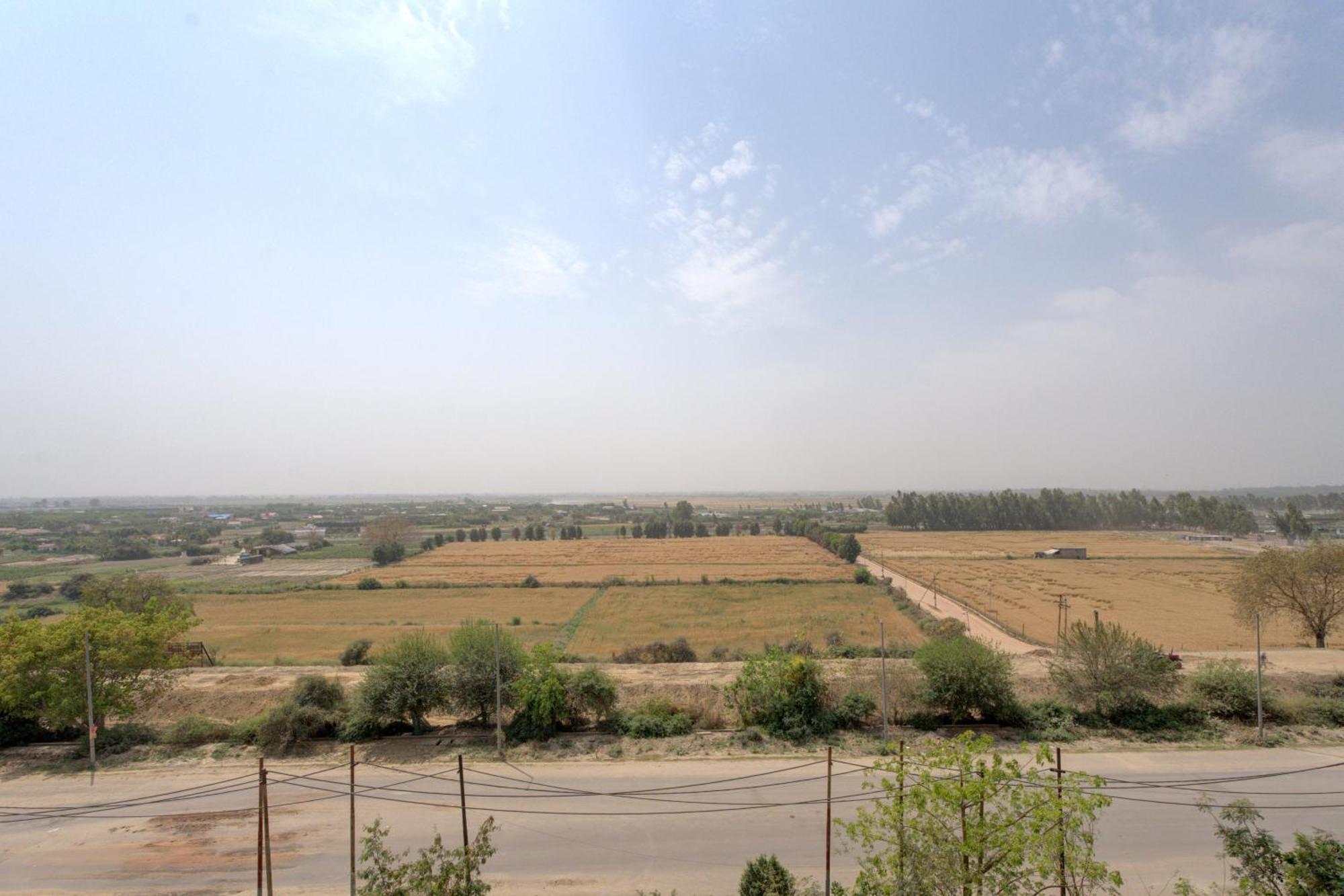 Signature 2Bhk Staycation Greater Noida Bagian luar foto