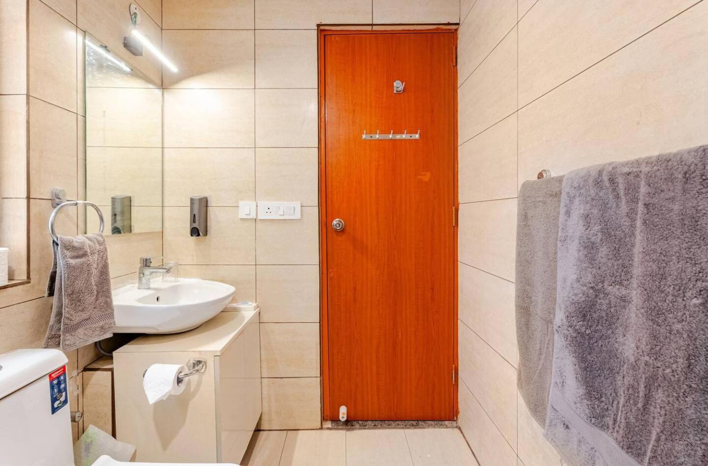 Signature 2Bhk Staycation Greater Noida Bagian luar foto