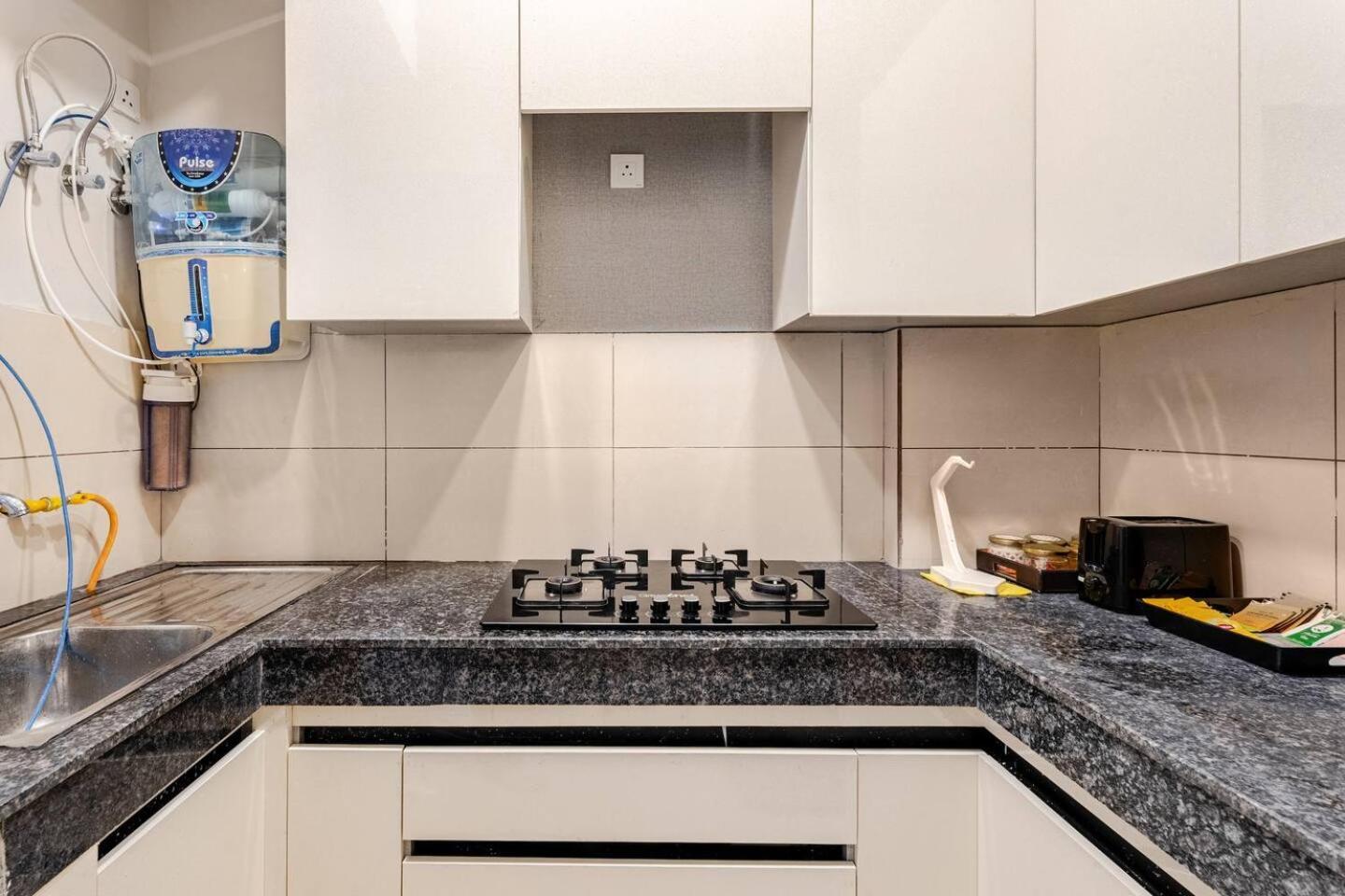 Signature 2Bhk Staycation Greater Noida Bagian luar foto